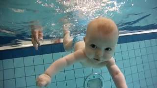 BABY SWIMMING EASILY UNDERWATER [upl. by Galloway961]